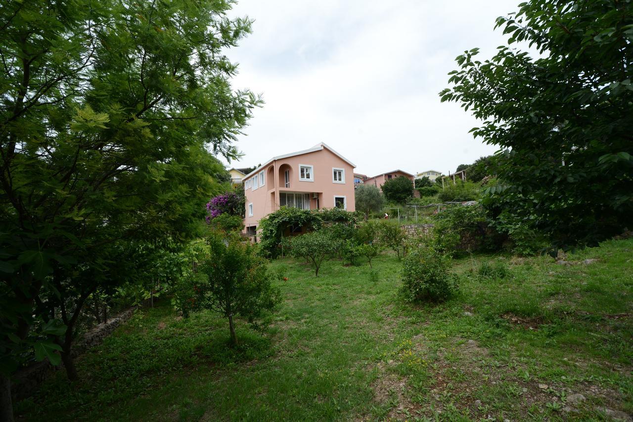 President Holiday Home Utjeha Exterior photo